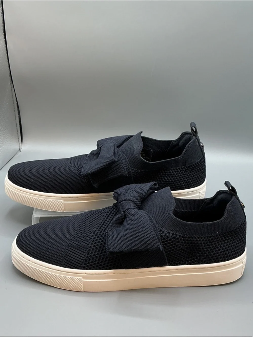 Bandolino women’s Bryce Navy Slip-On Knit Sneakers, with bow, NEW, size 10